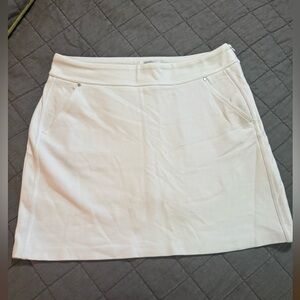 Greg Norman white stretch pull-on golf skort size M
EUC!